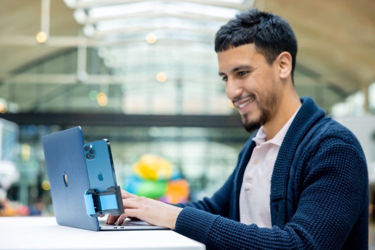 Comment Mehdi Maizate a transformé un simple besoin en startup innovante : Phoneside